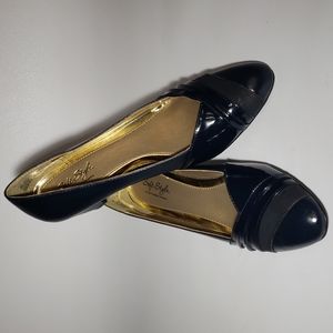 Soft Style,a Hushpuppie Co.brilliant blue patent leather look. Womens size 9.5